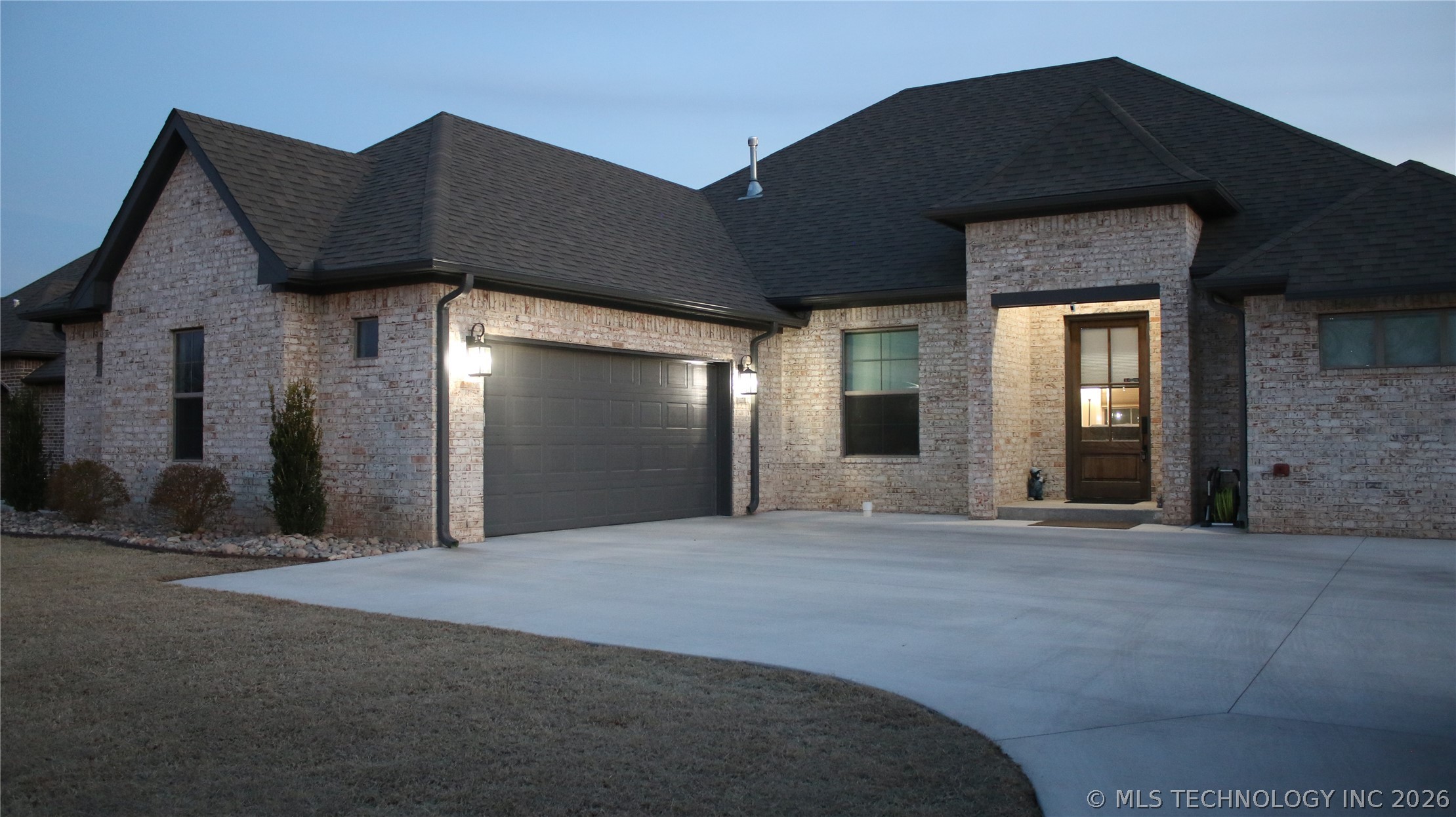 1301 Magnolia Drive N Property Photo 4