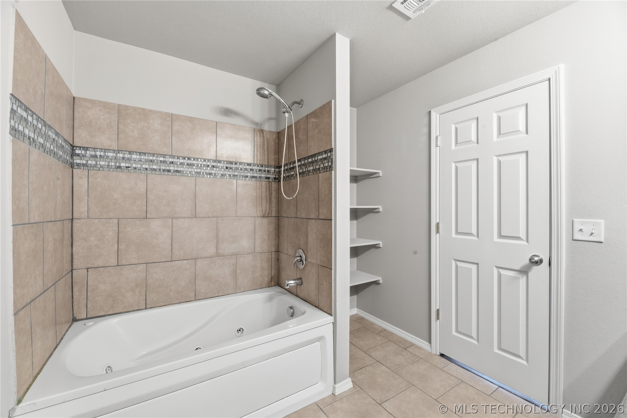 5919 E 148th Street Property Photo 3