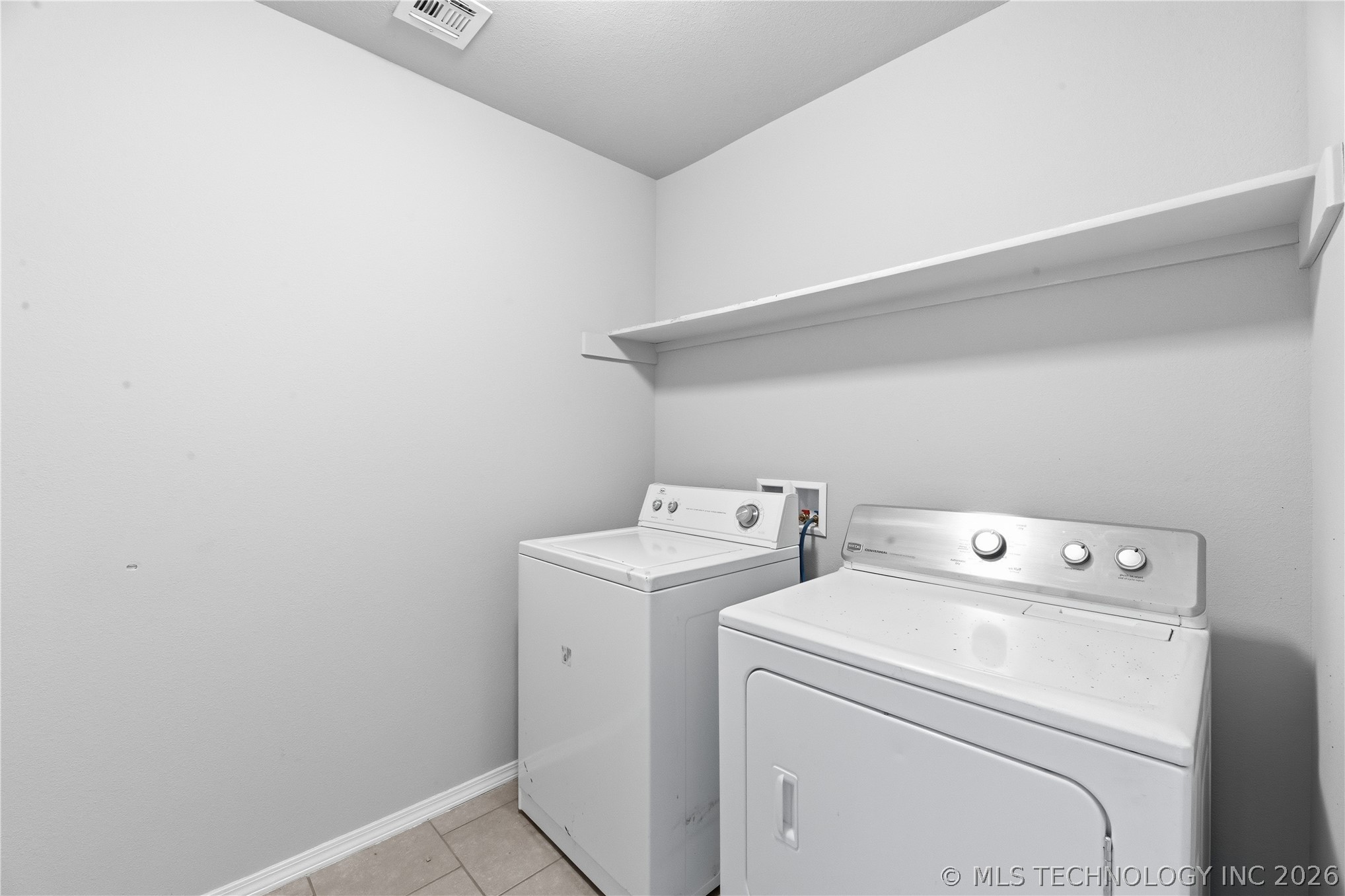 5919 E 148th Street Property Photo 4