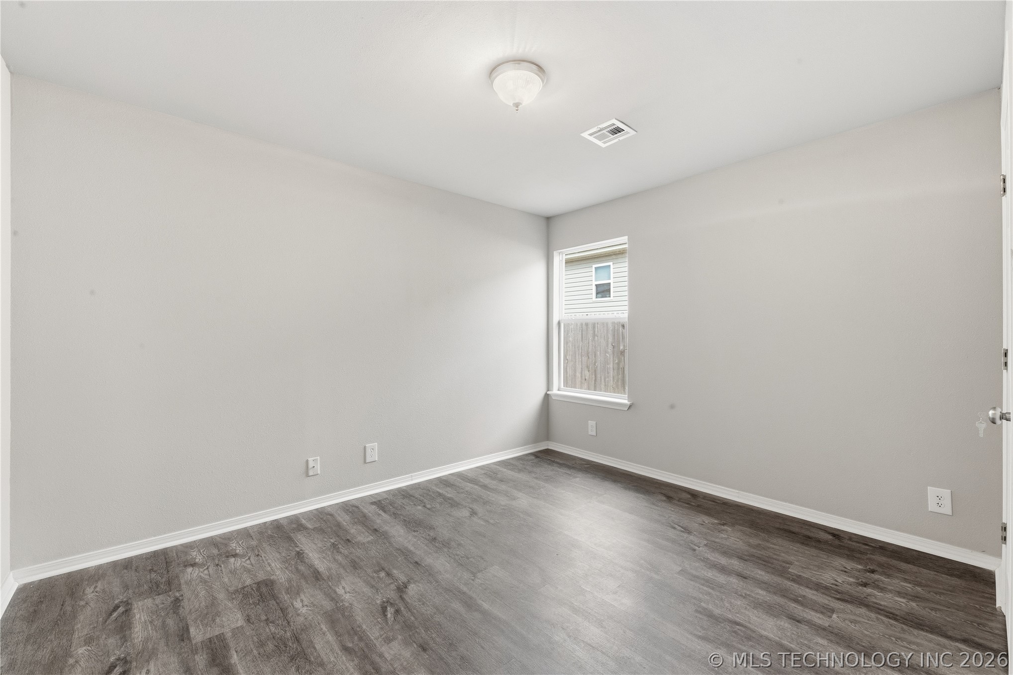 5919 E 148th Street Property Photo 7