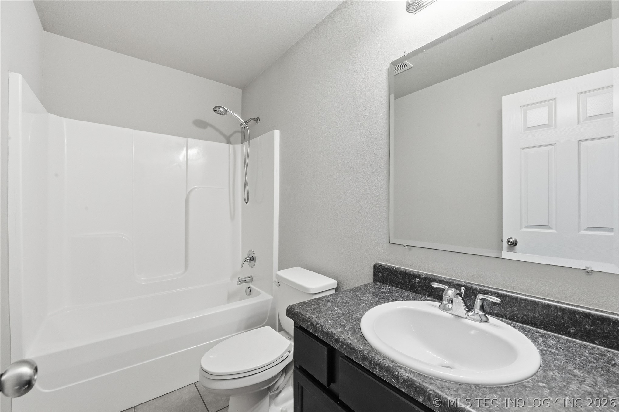 5919 E 148th Street Property Photo 8