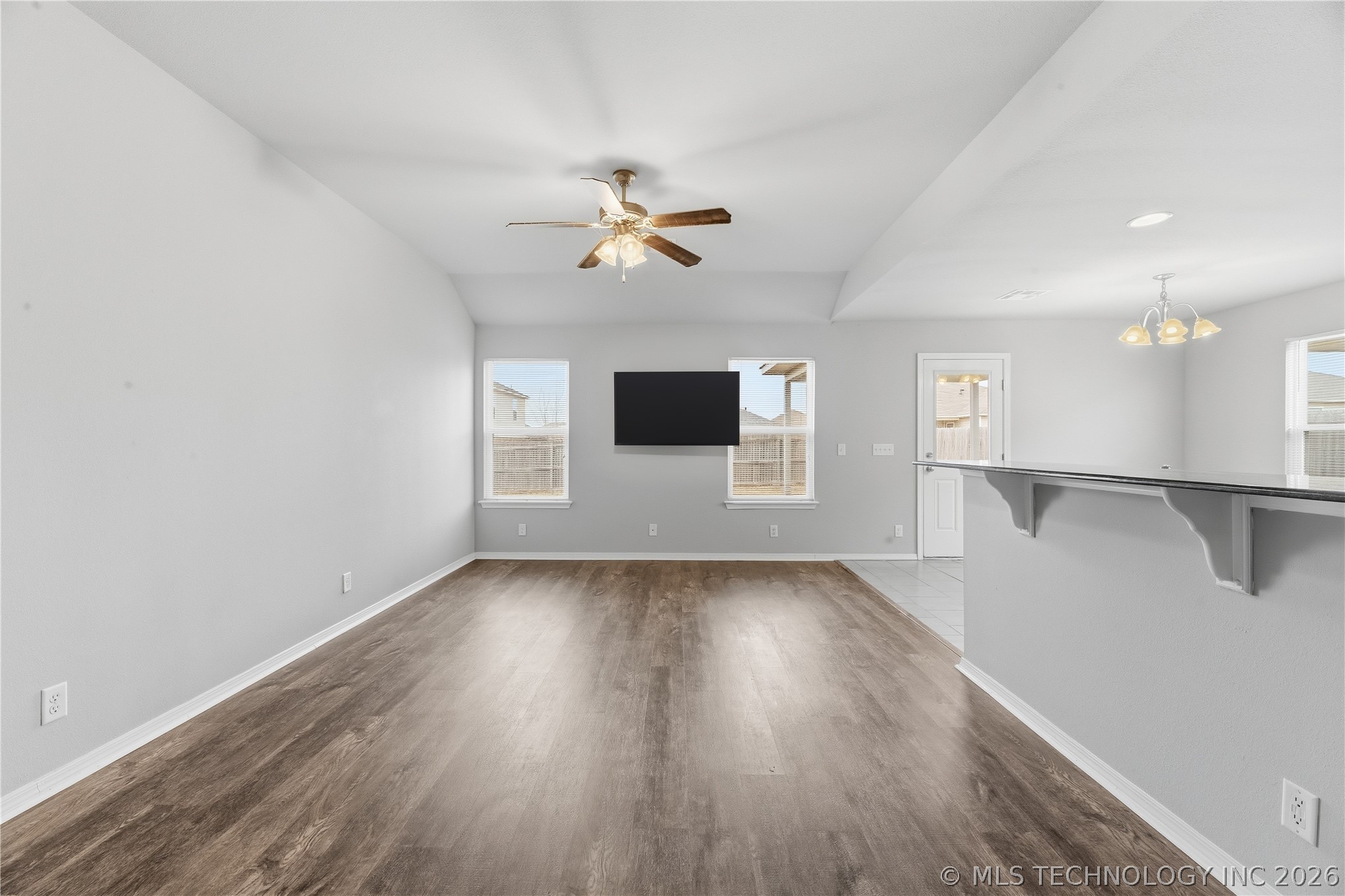 5919 E 148th Street Property Photo 12