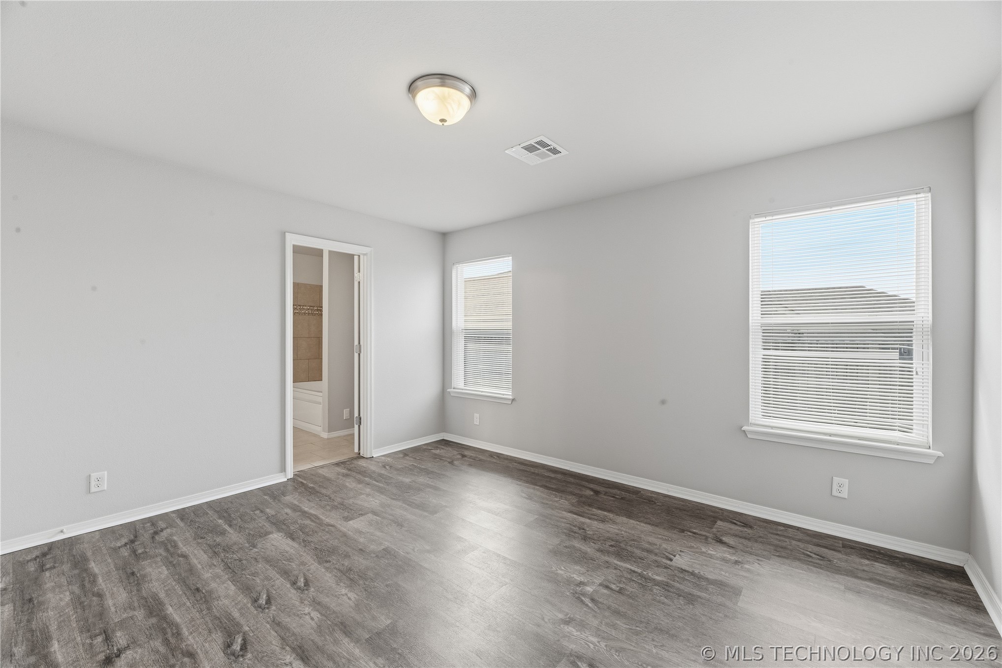 5919 E 148th Street Property Photo 14