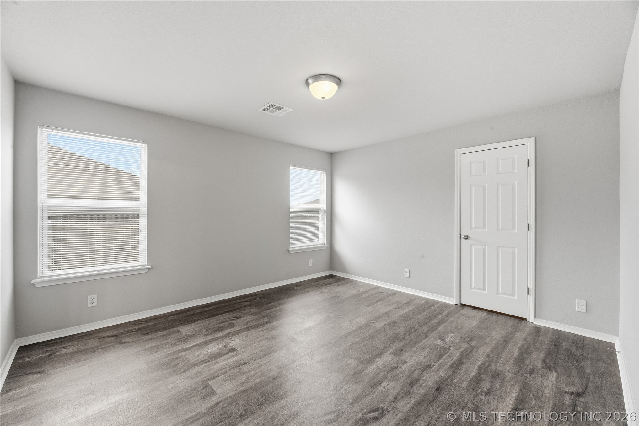 5919 E 148th Street Property Photo 15