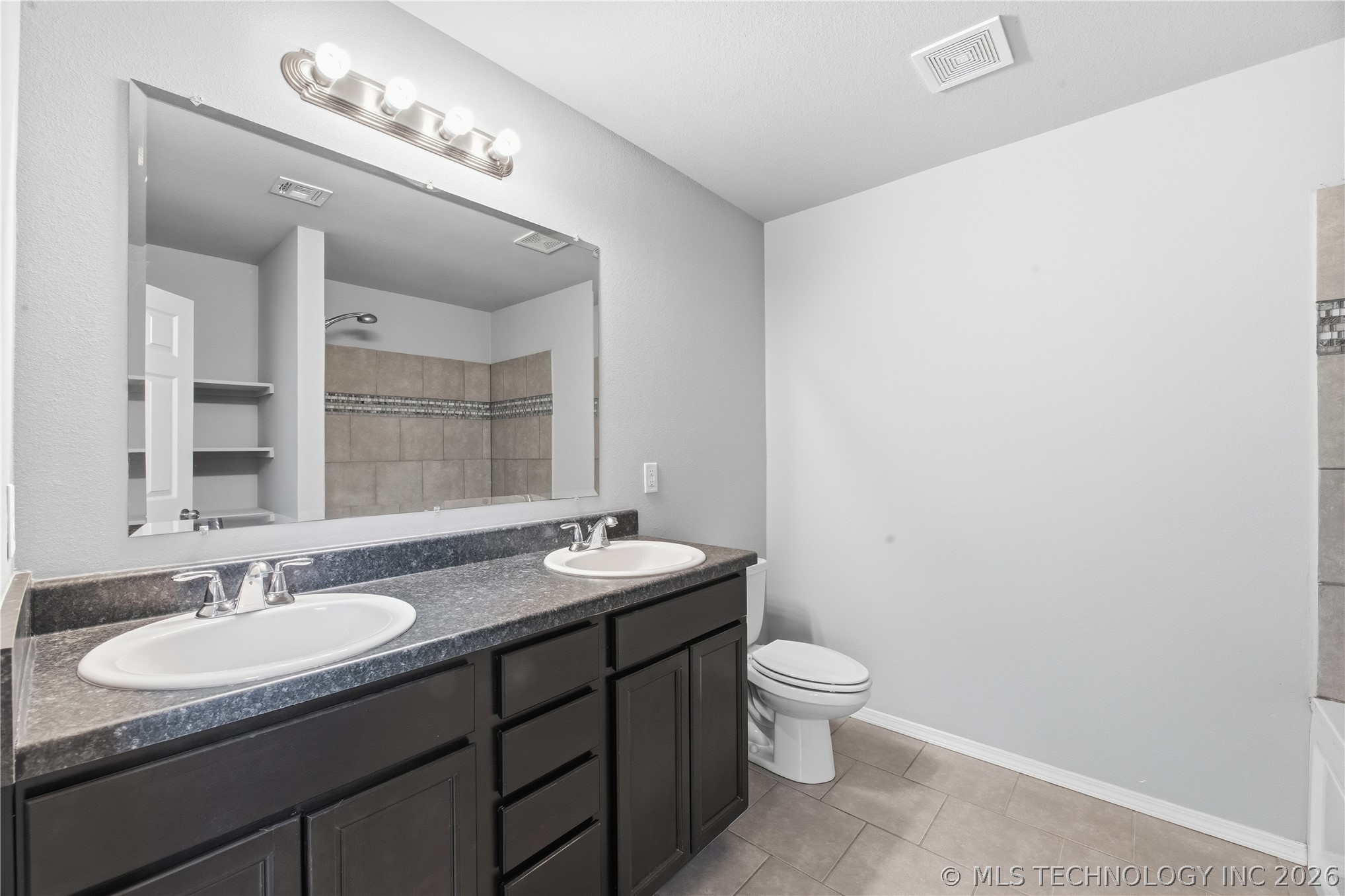 5919 E 148th Street Property Photo 16