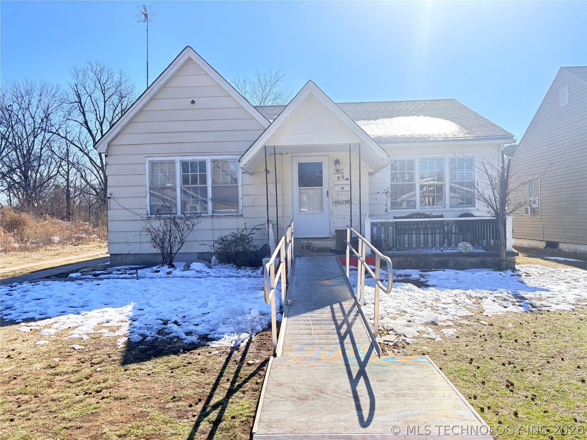 909 W Ragan Street West Property Photo 1