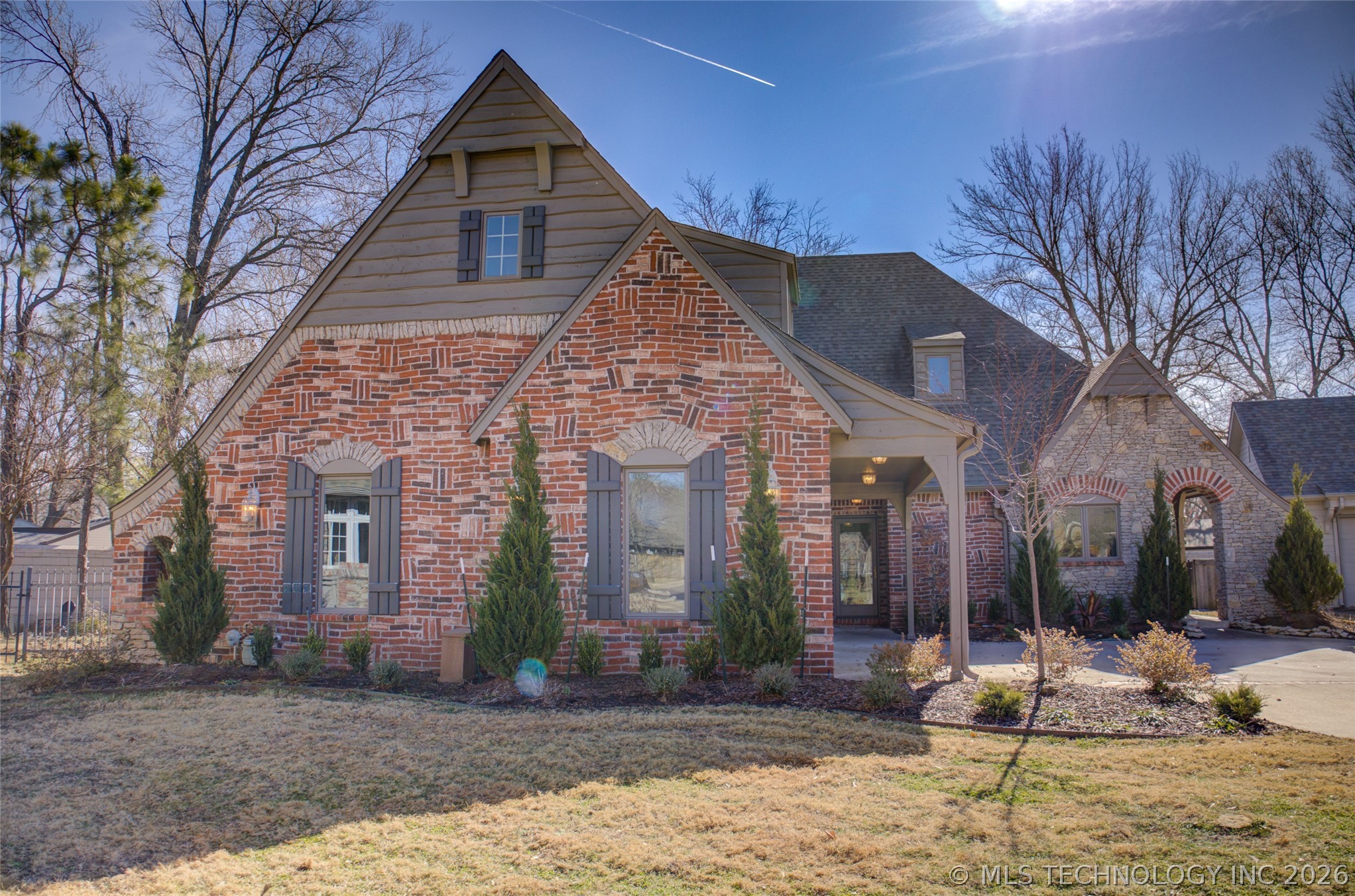 1424 E 43rd Court Property Photo 2