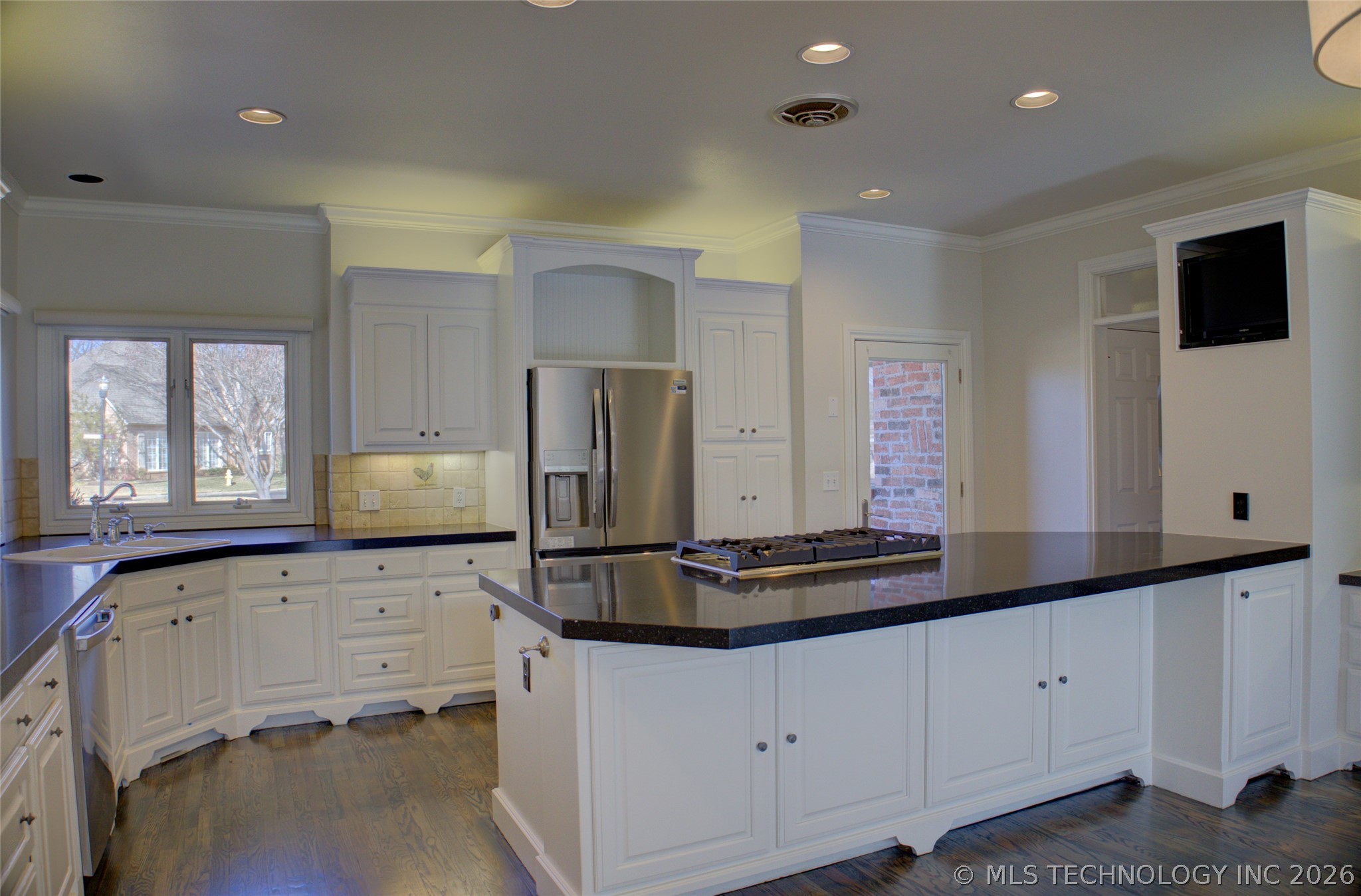 1424 E 43rd Court Property Photo 12