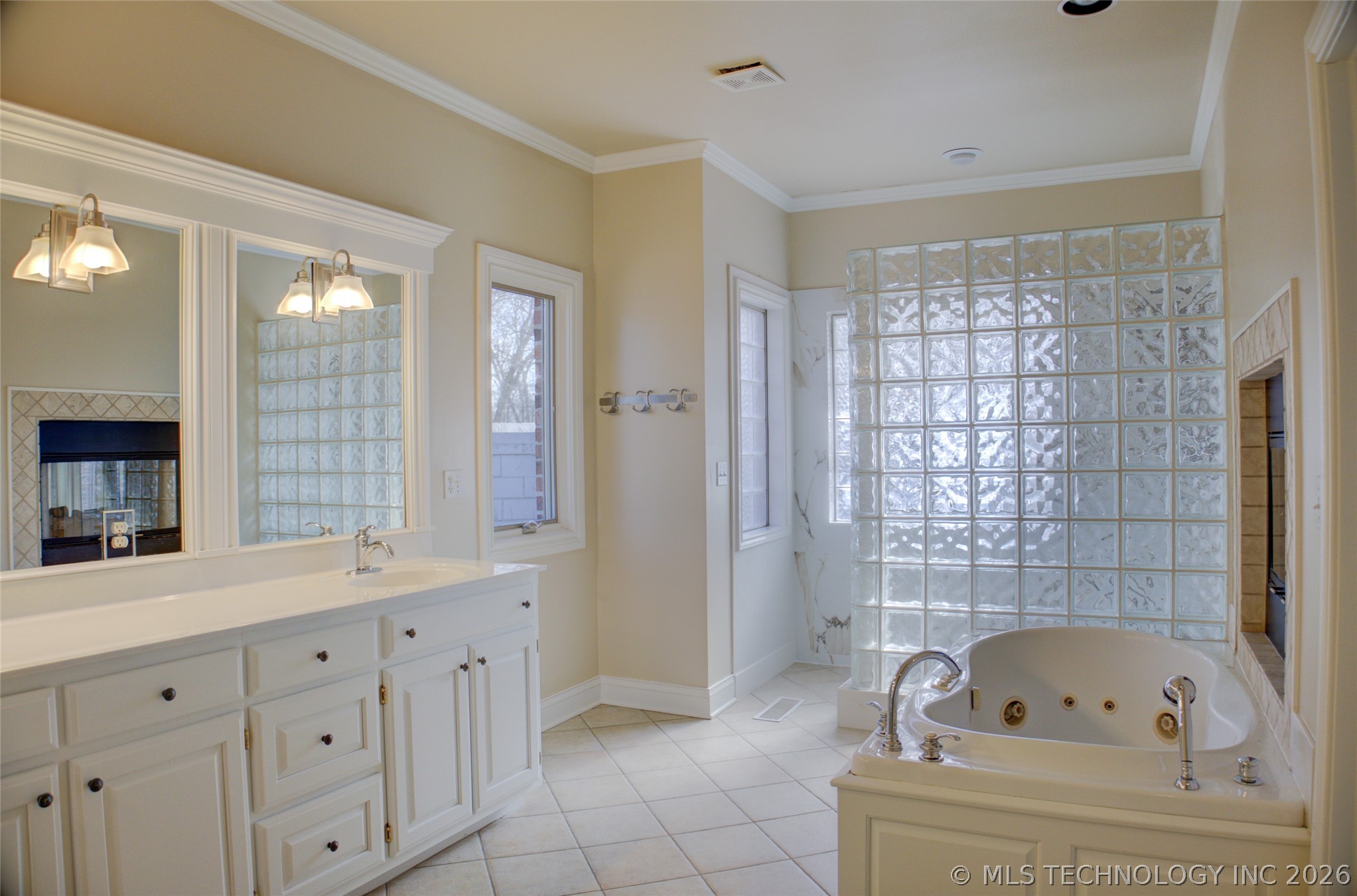 1424 E 43rd Court Property Photo 32