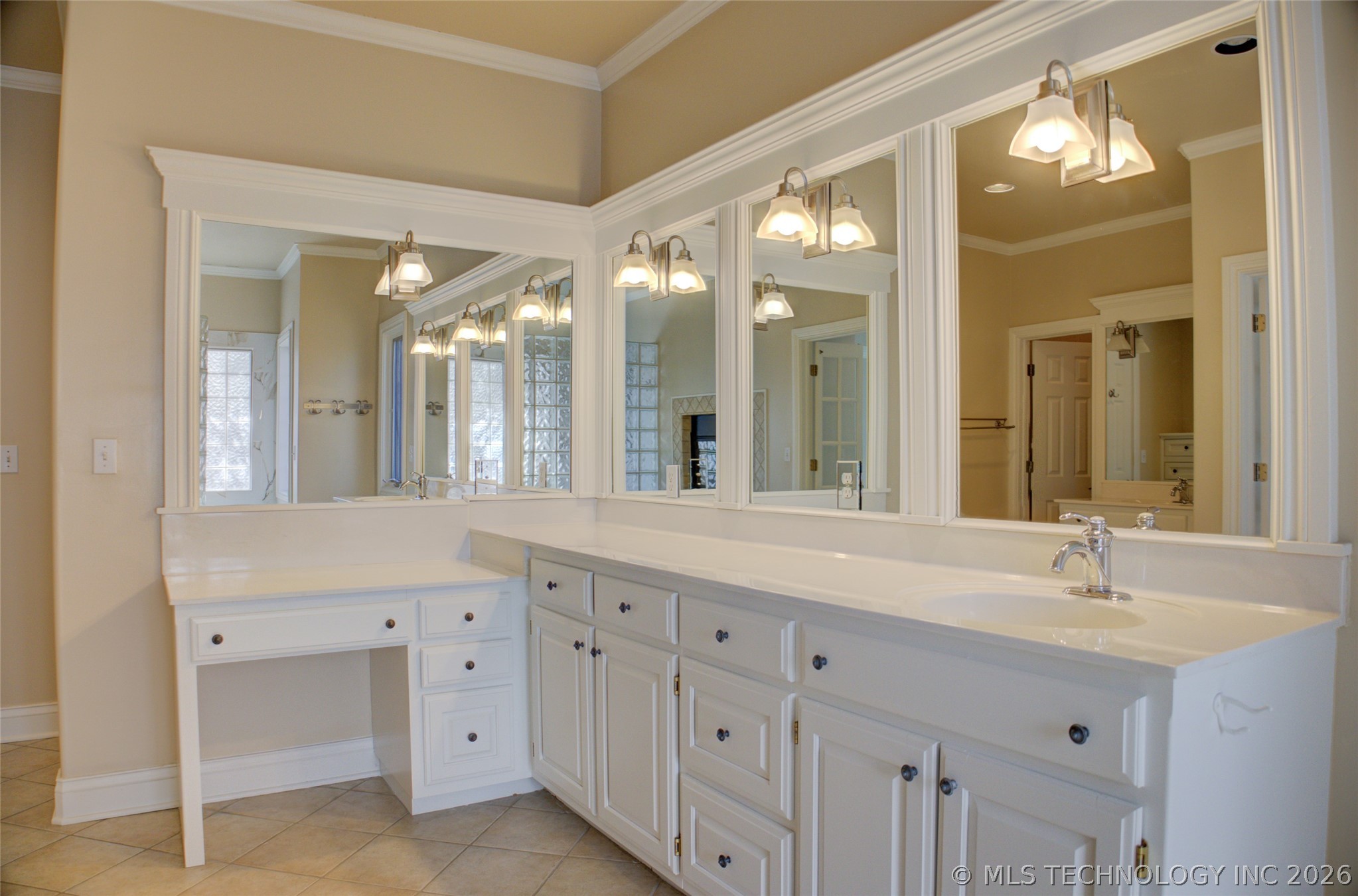 1424 E 43rd Court Property Photo 36