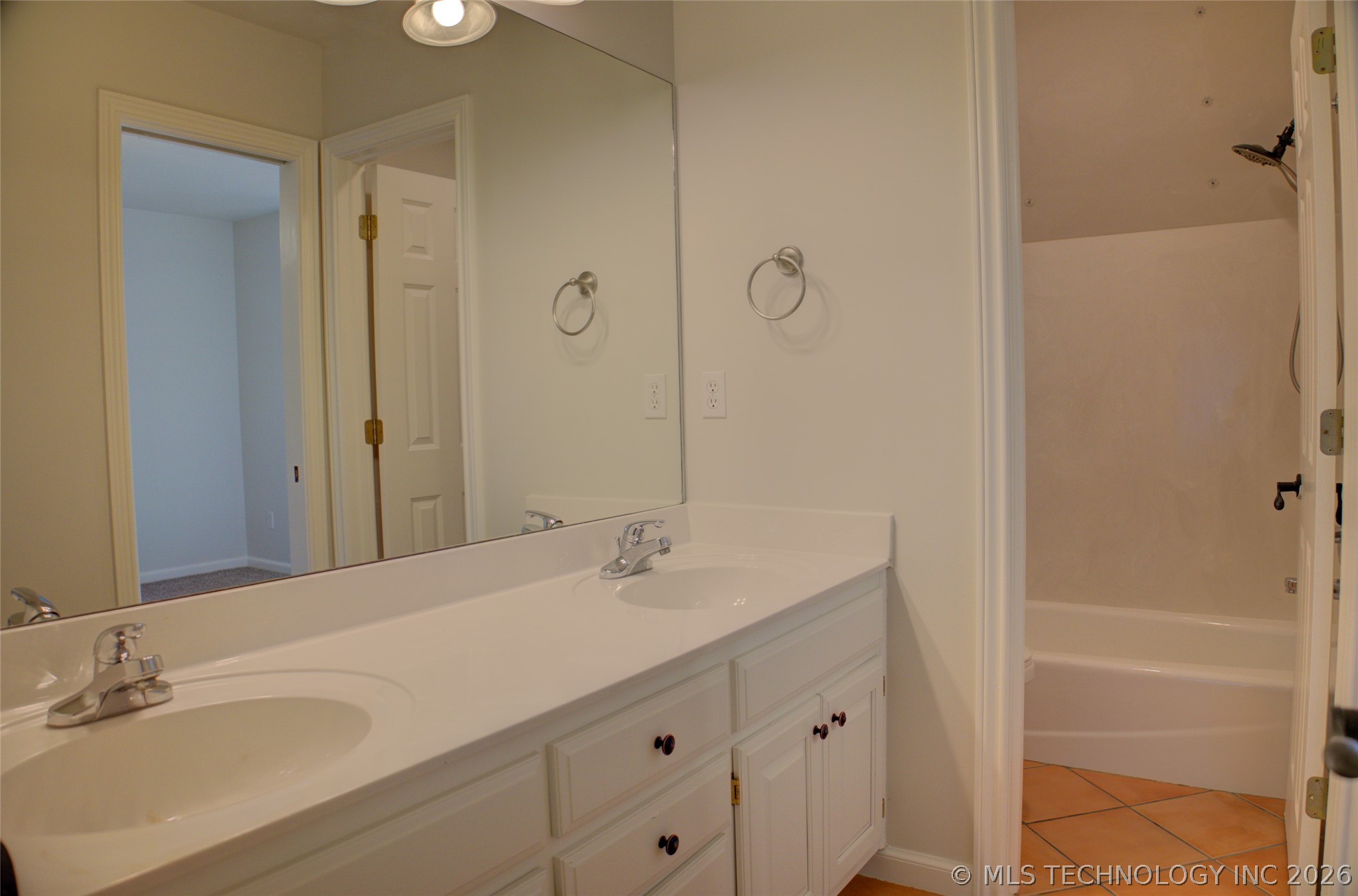 1424 E 43rd Court Property Photo 50