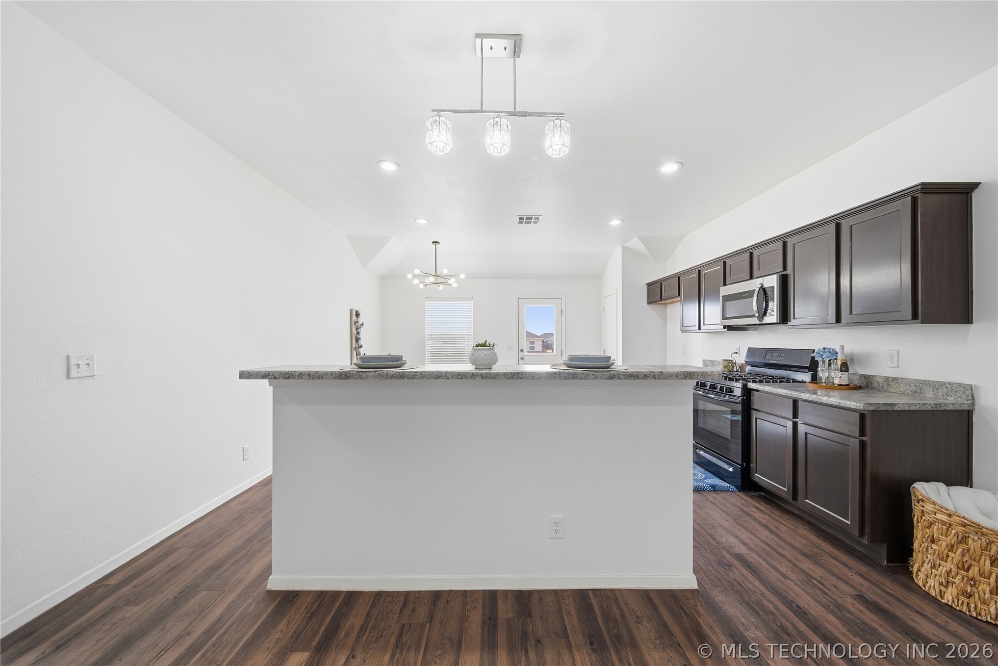 1219 E Quincy Street Property Photo 9