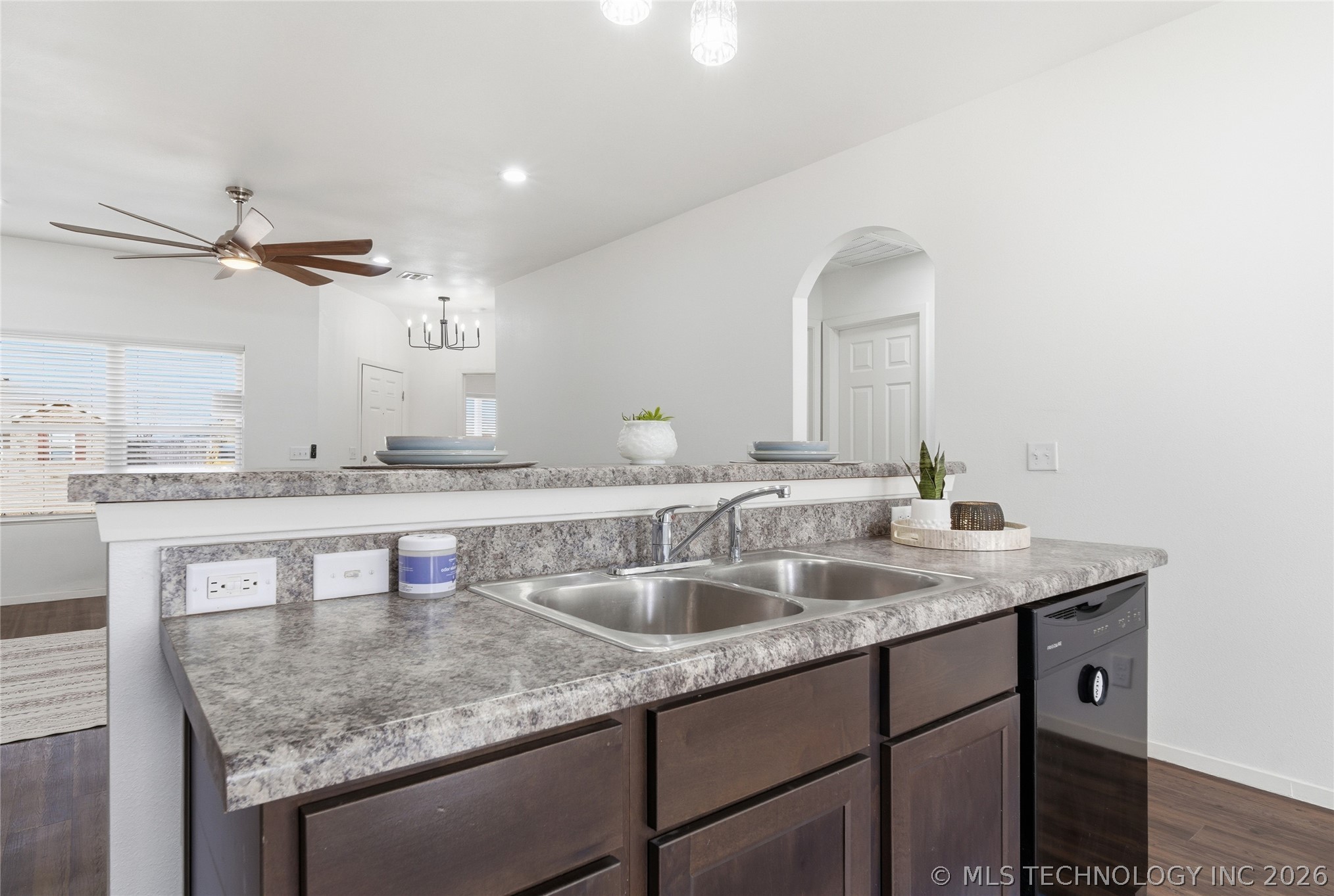 1219 E Quincy Street Property Photo 14