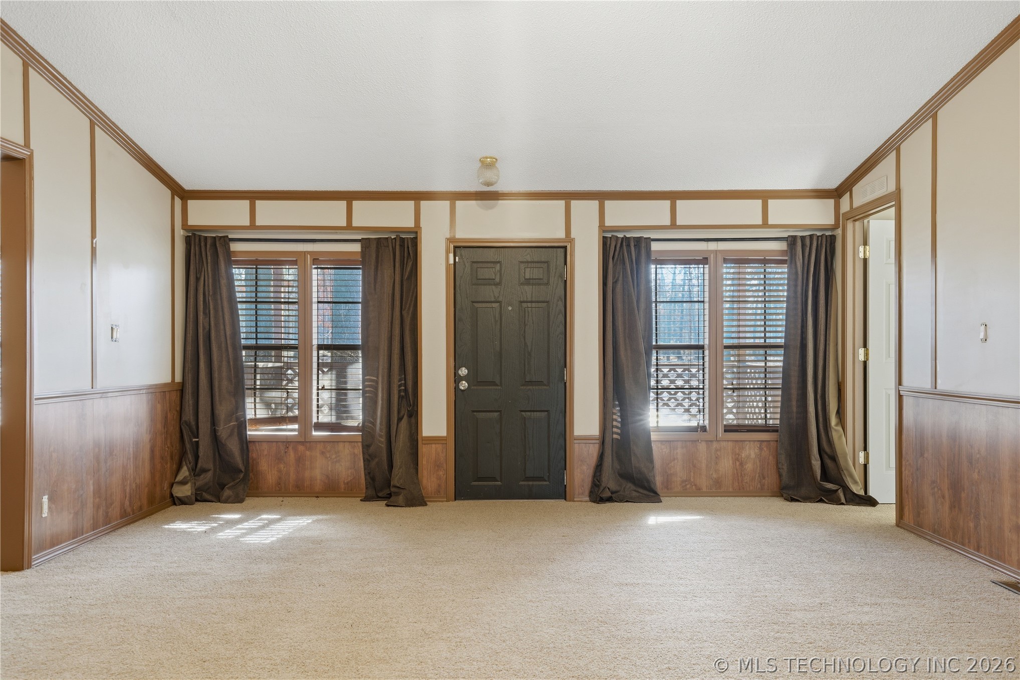 101163 S 4614 Property Photo 19