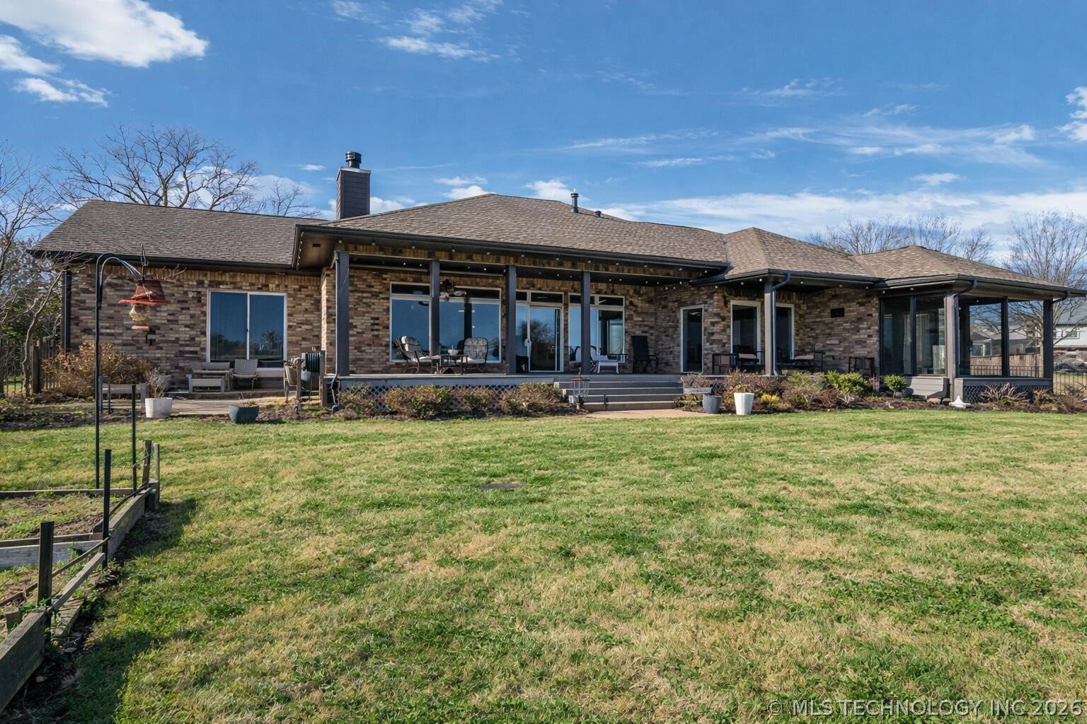 5013 Lake Breeze Road Property Photo 3