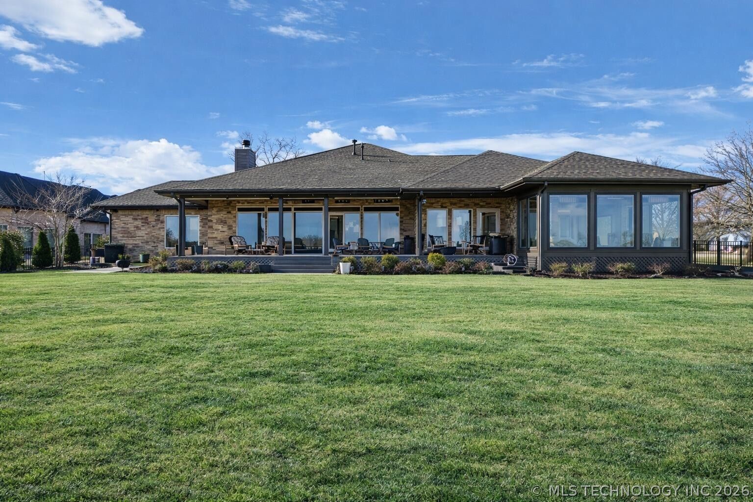 5013 Lake Breeze Road Property Photo 4