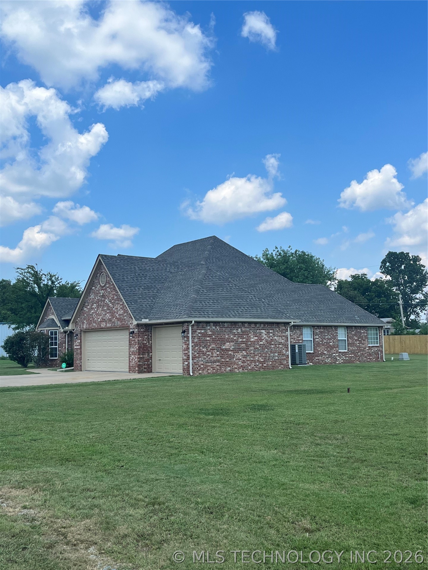12047 N 193rd East Avenue Property Photo 3