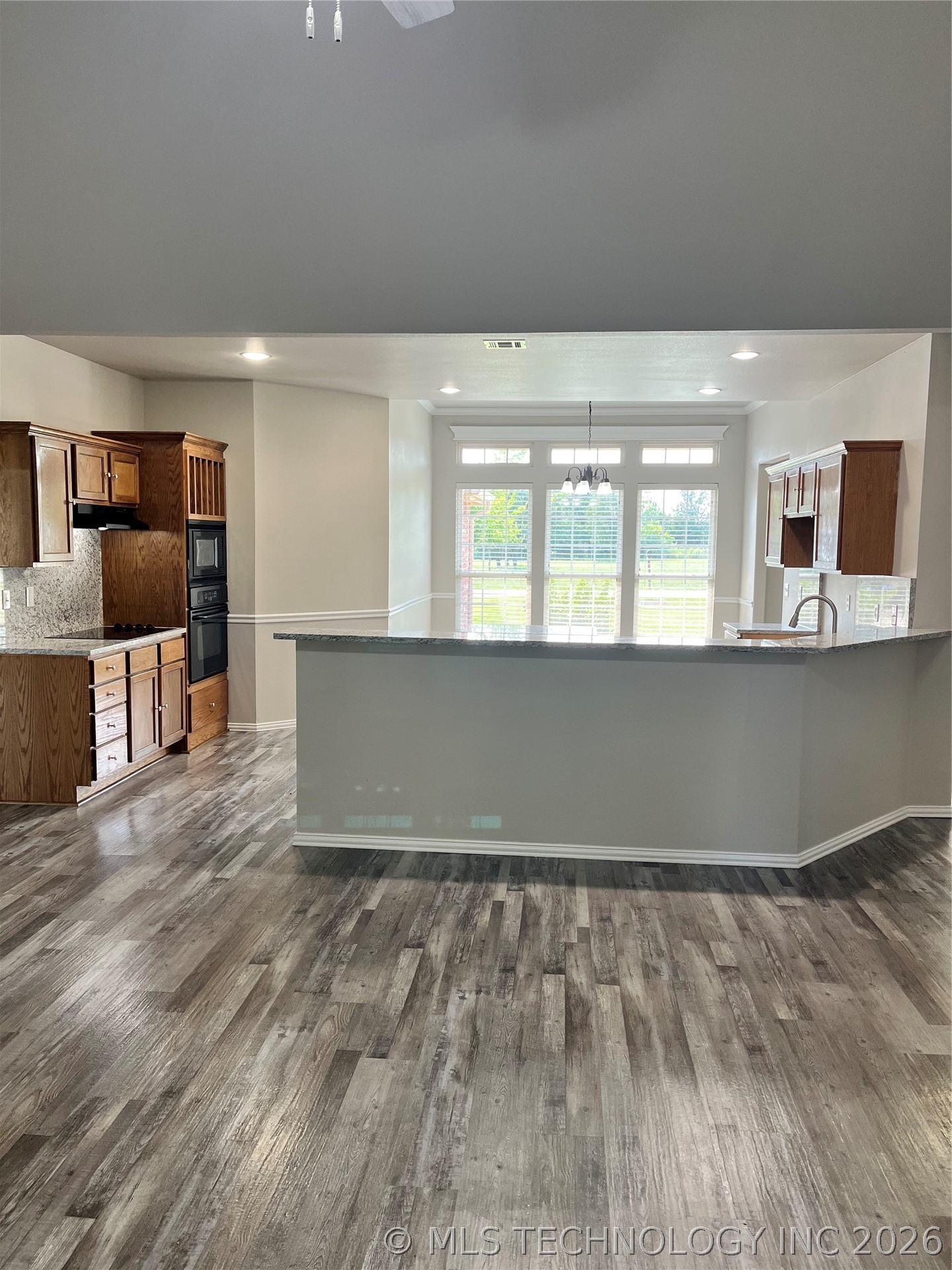 12047 N 193rd East Avenue Property Photo 9