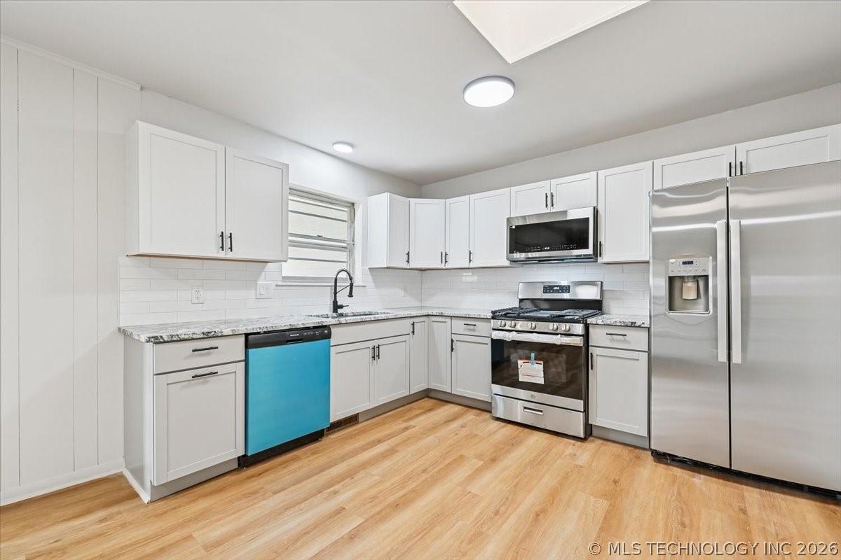 2114 S Hickory Avenue Property Photo 2