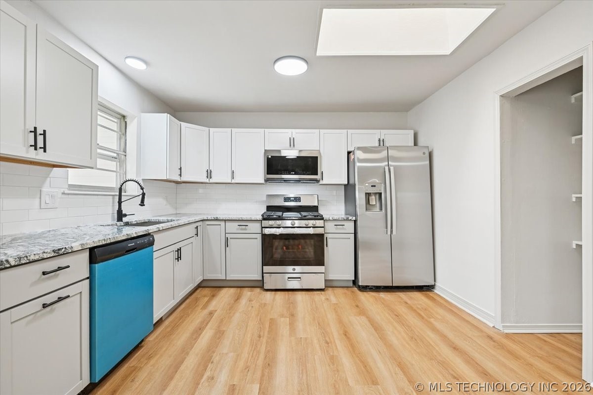 2114 S Hickory Avenue Property Photo 3