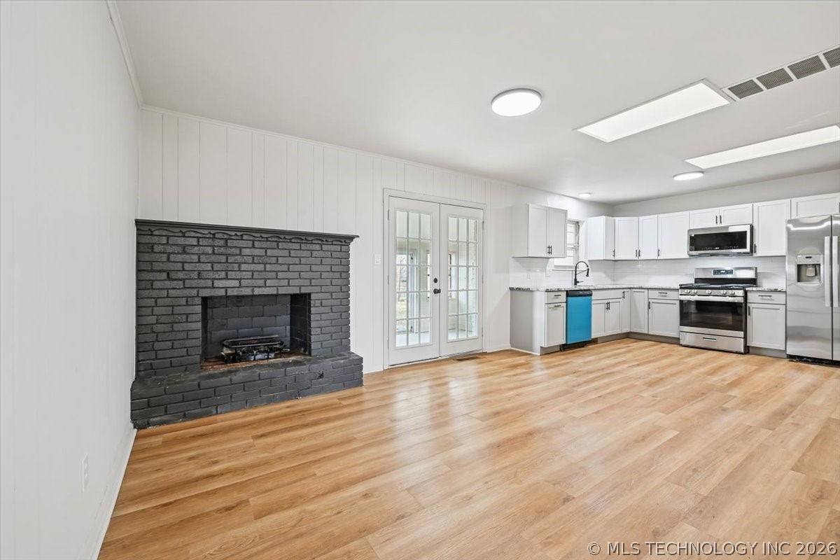 2114 S Hickory Avenue Property Photo 6