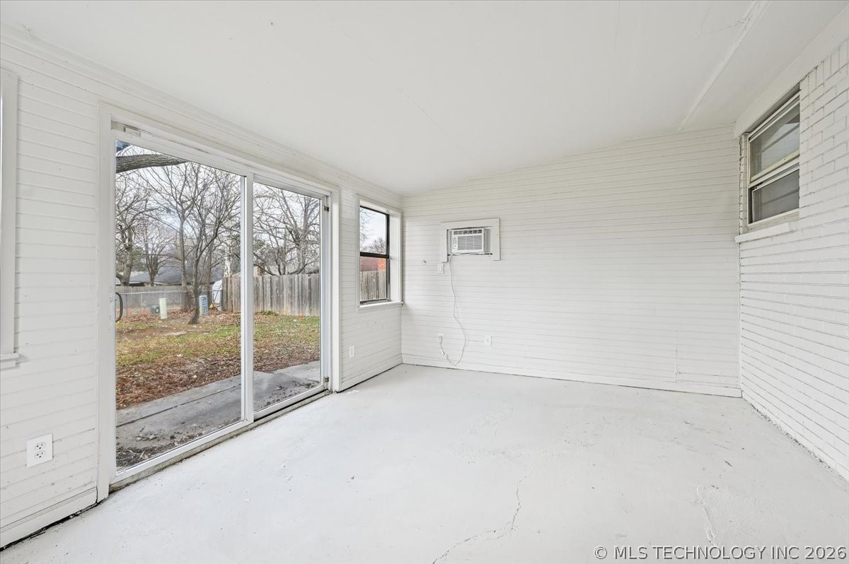 2114 S Hickory Avenue Property Photo 13