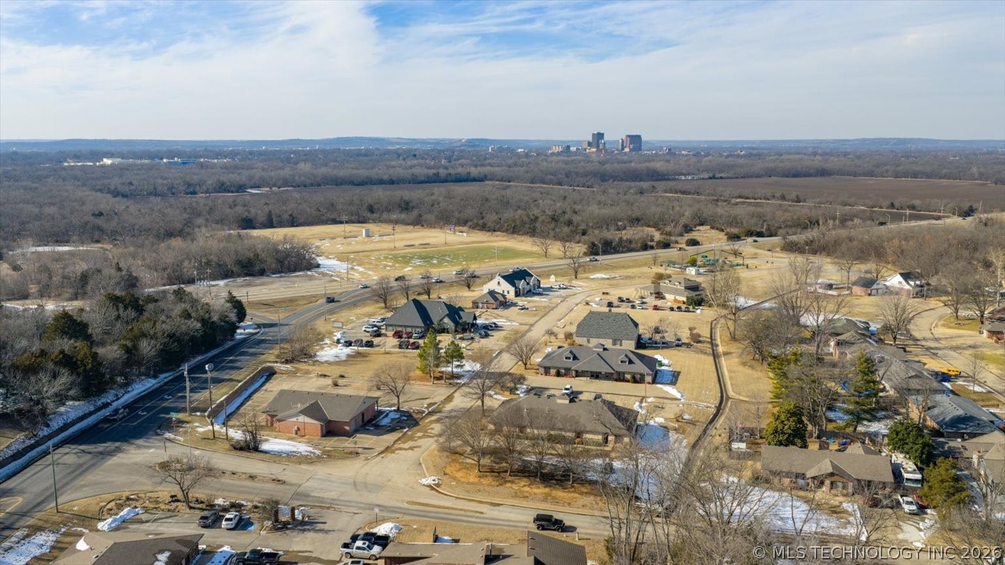 2370 Nowata Place Property Photo 5