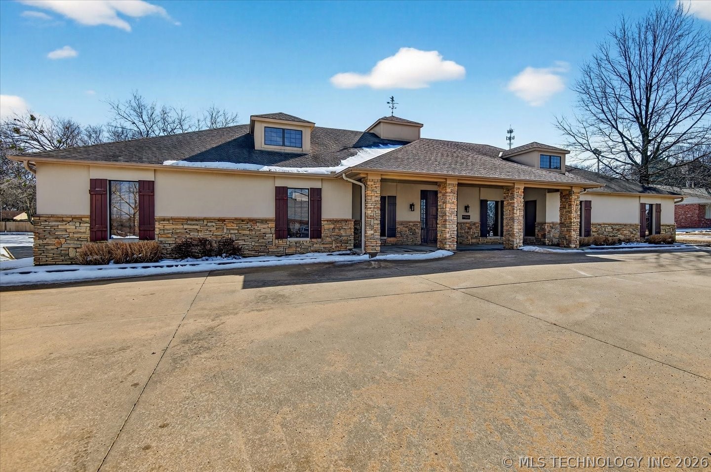 2370 Nowata Place Property Photo 8