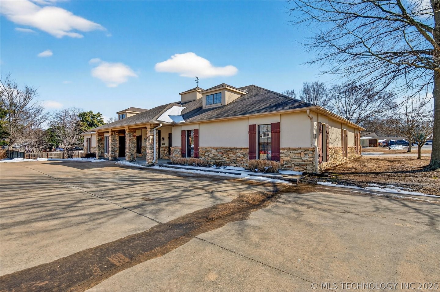 2370 Nowata Place Property Photo 9