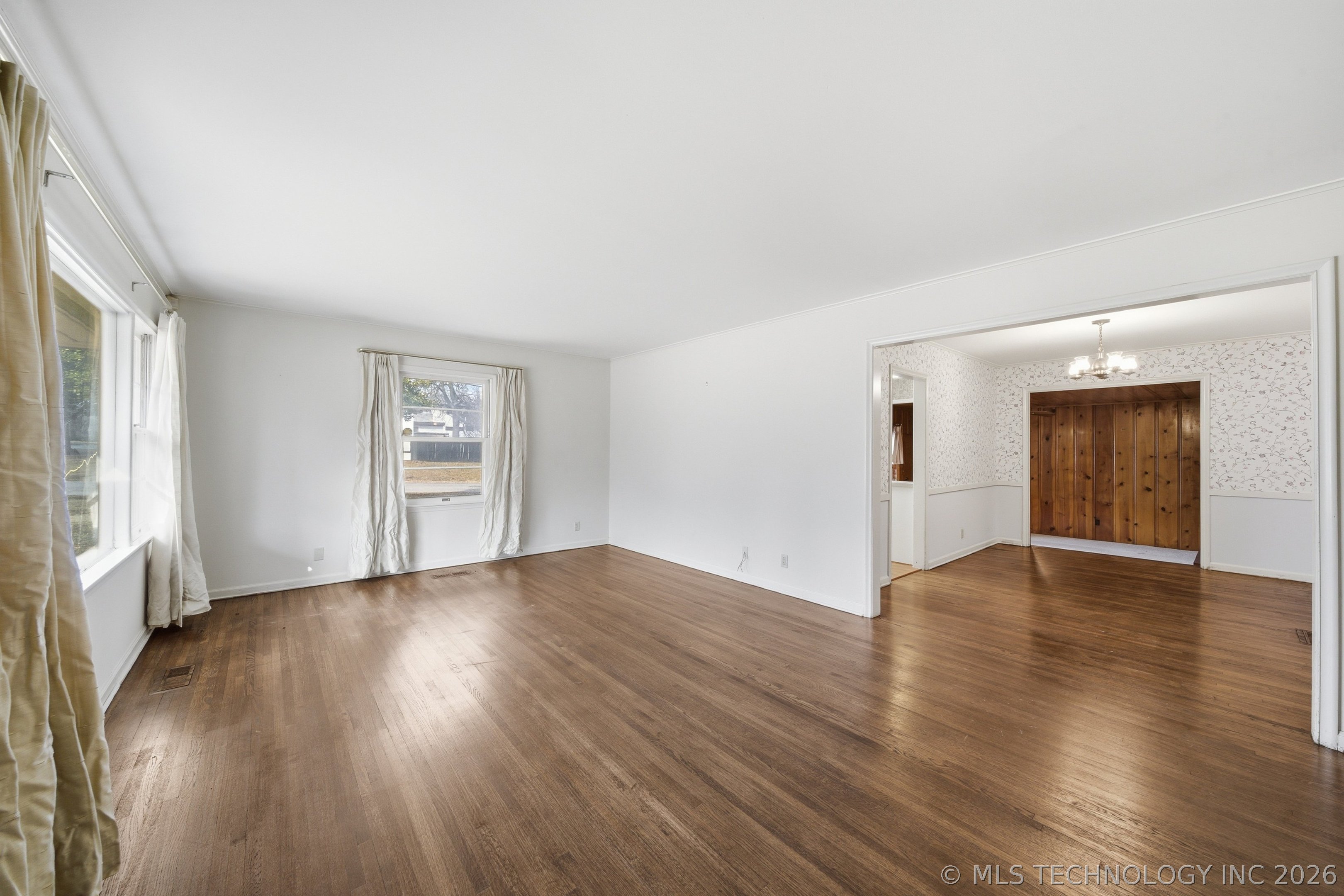 4905 S Columbia Avenue Property Photo 6