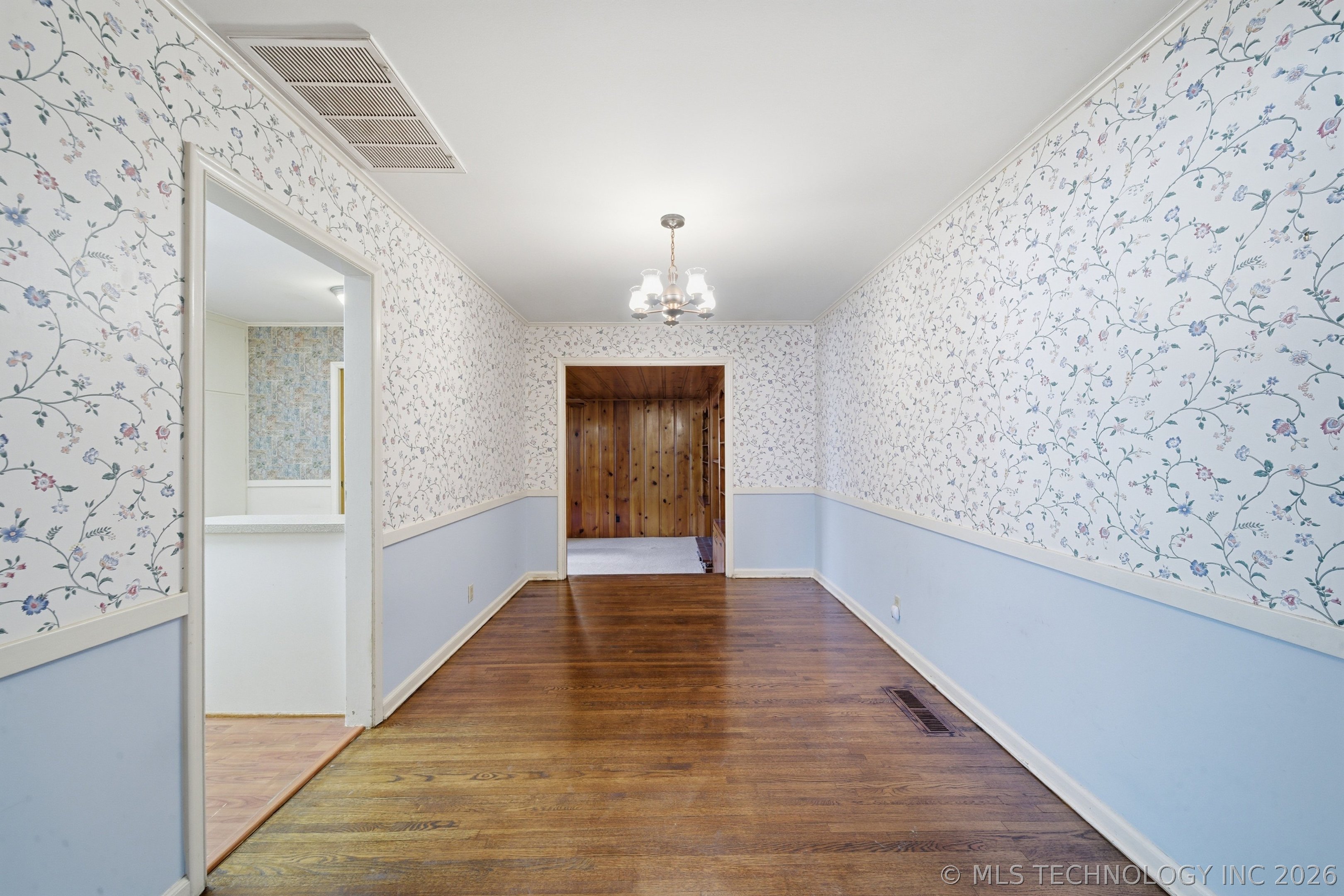 4905 S Columbia Avenue Property Photo 9