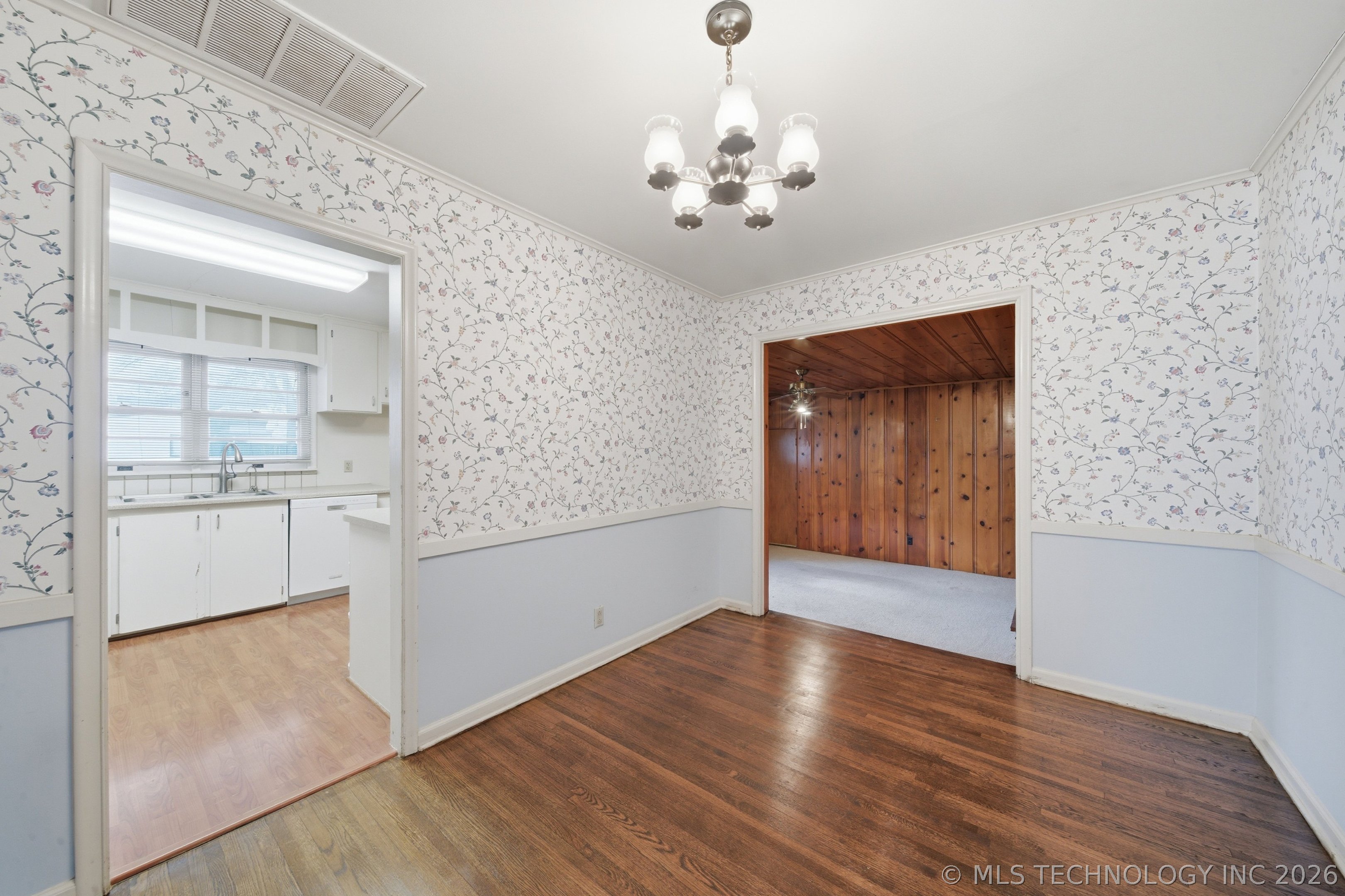 4905 S Columbia Avenue Property Photo 10