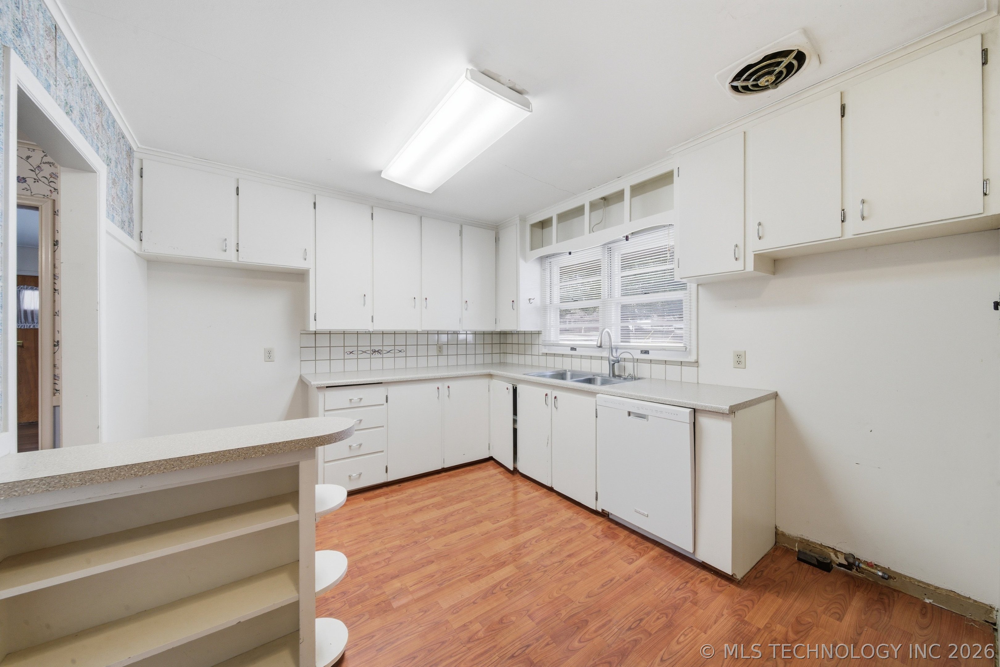 4905 S Columbia Avenue Property Photo 16