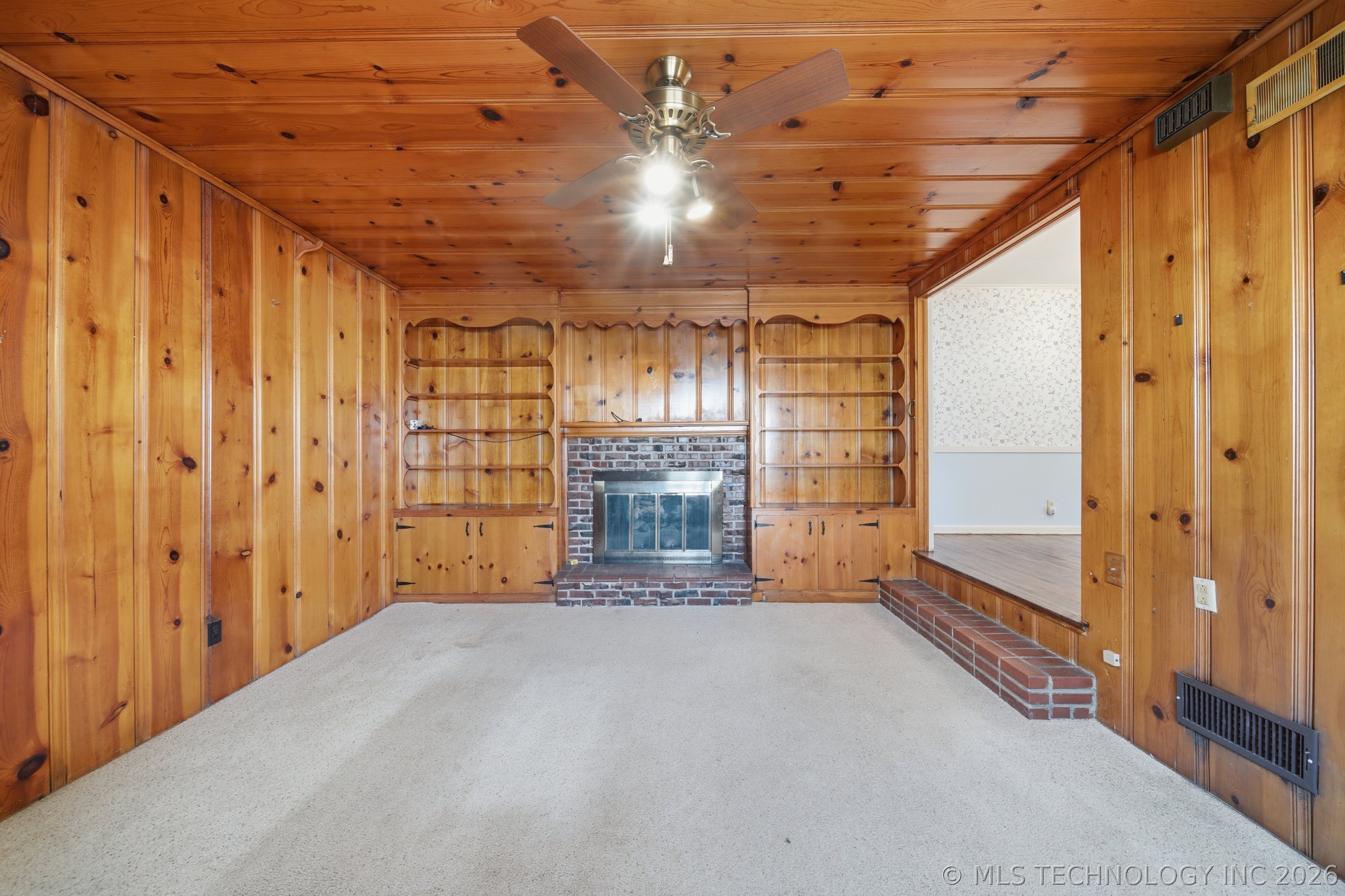 4905 S Columbia Avenue Property Photo 18