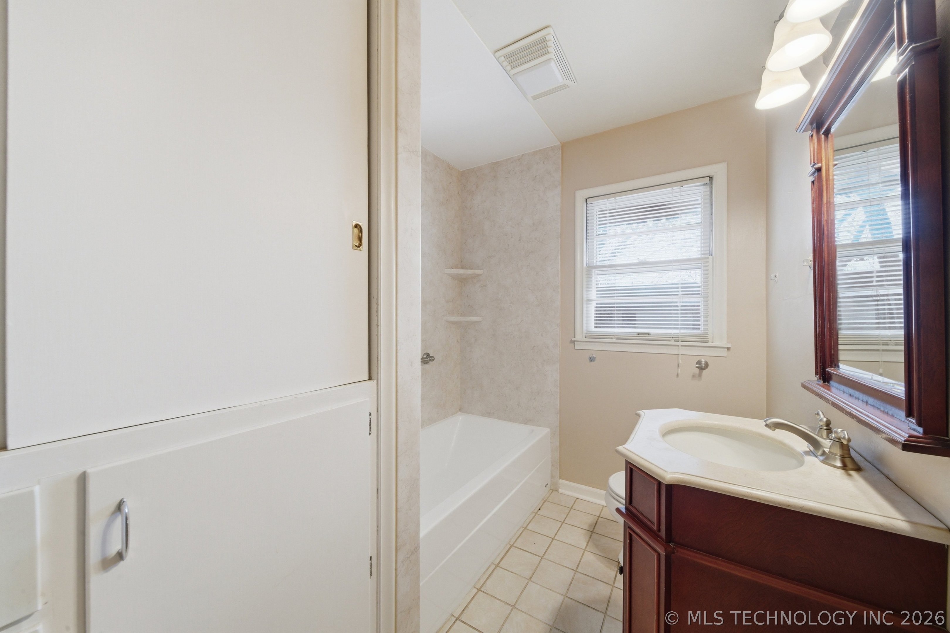 4905 S Columbia Avenue Property Photo 24