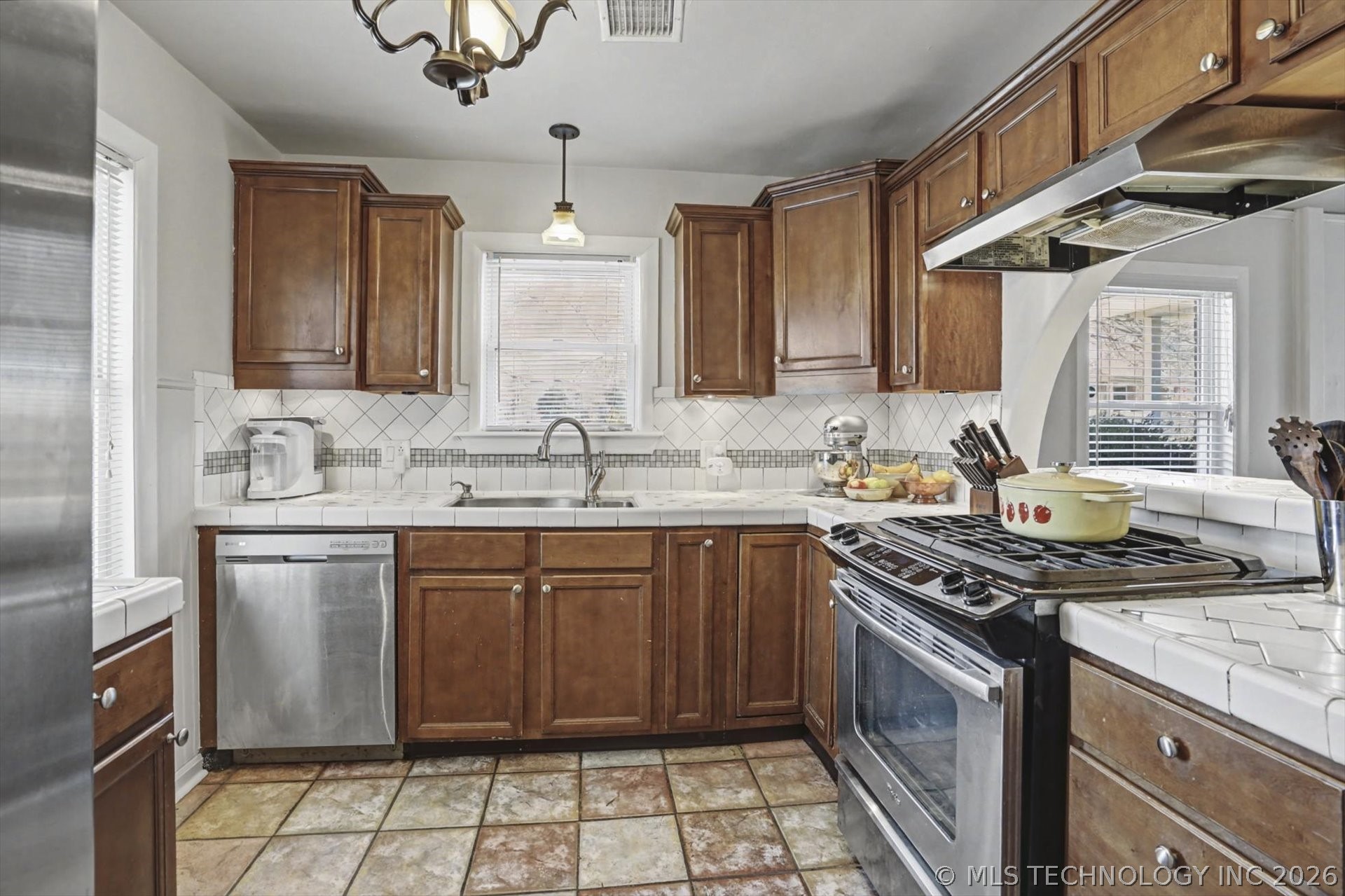 710 S Marion Avenue Property Photo 6