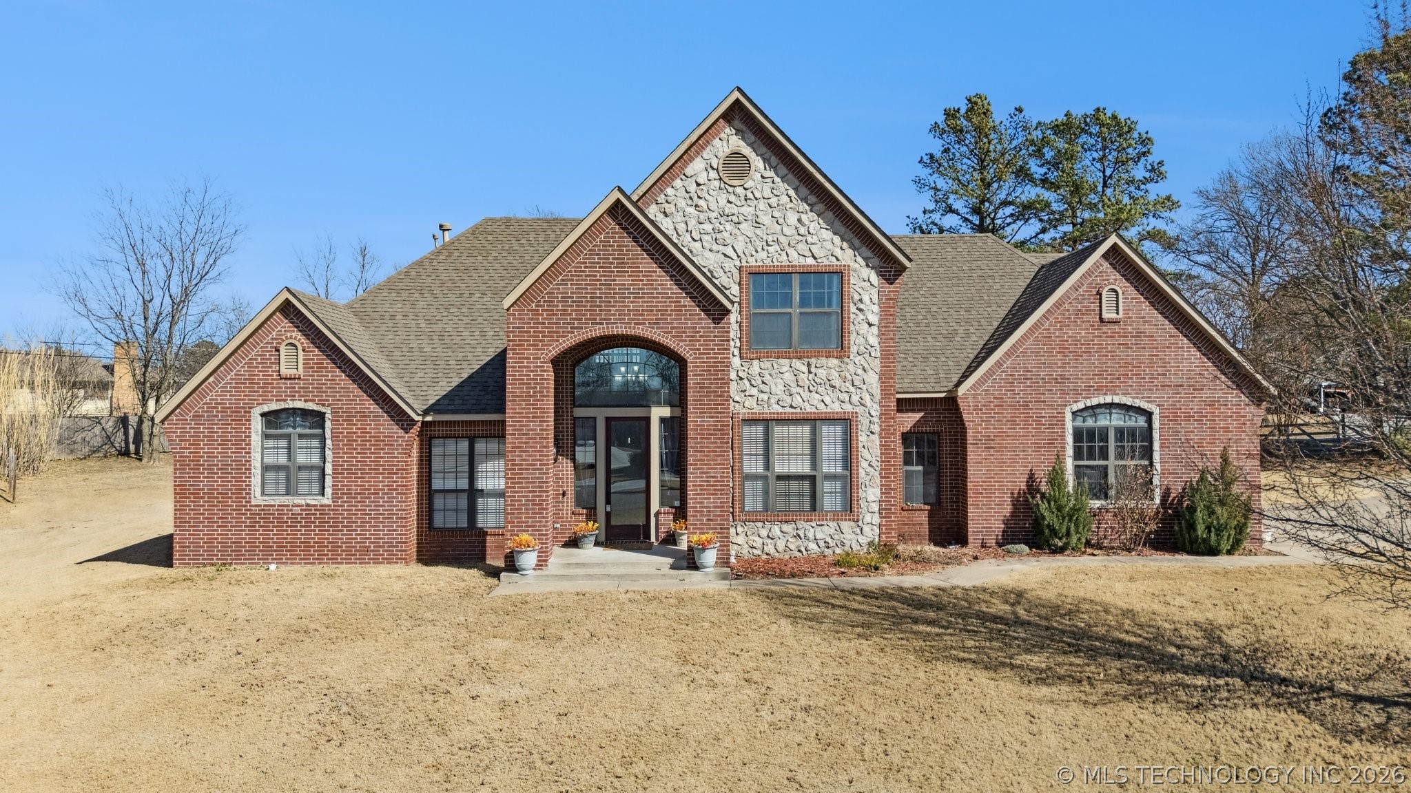 1411 Circle Drive Property Photo 1