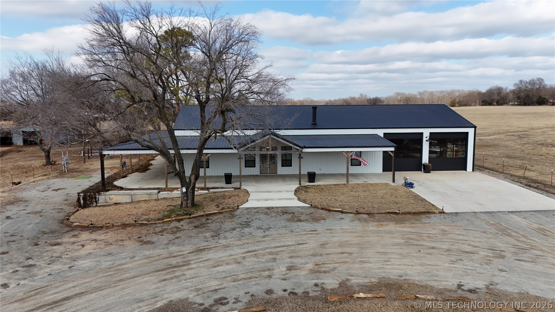 418529 E 1110 Road Property Photo 3