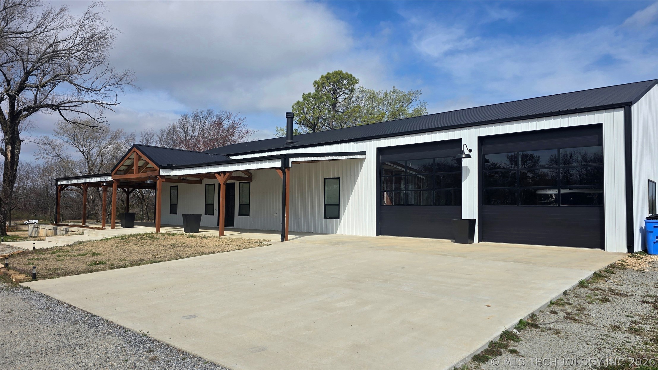 418529 E 1110 Road Property Photo 6