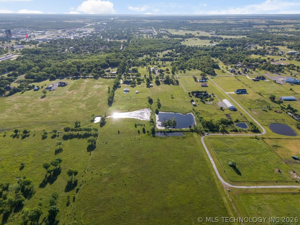 606 S Lynn Lane Road Property Photo 13