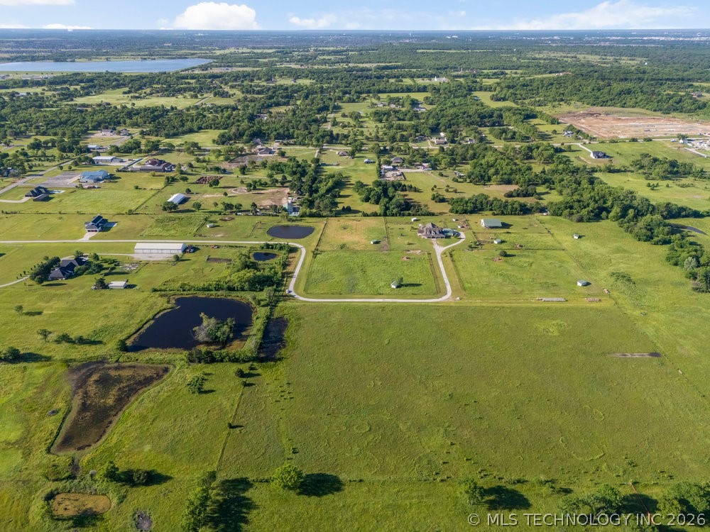 606 S Lynn Lane Road Property Photo 15