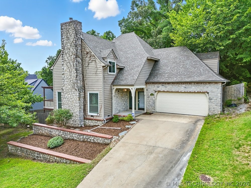 7646 S Fulton Avenue Property Photo 3