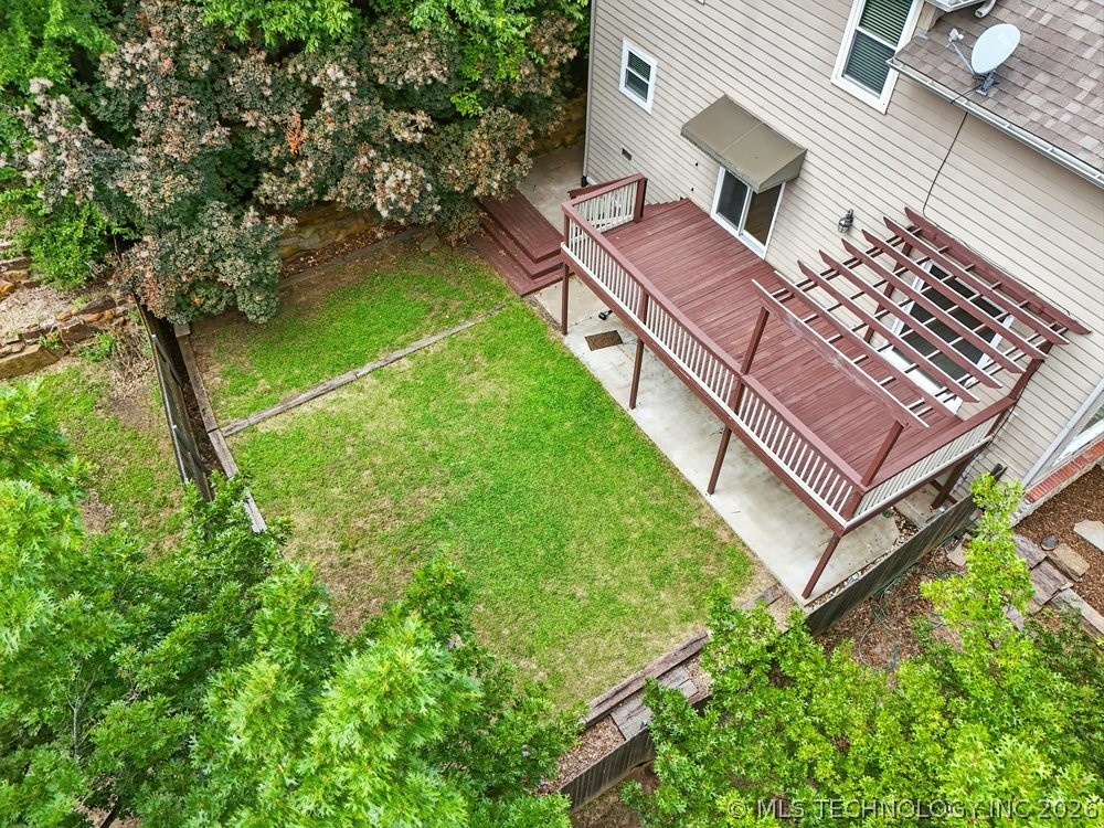 7646 S Fulton Avenue Property Photo 4