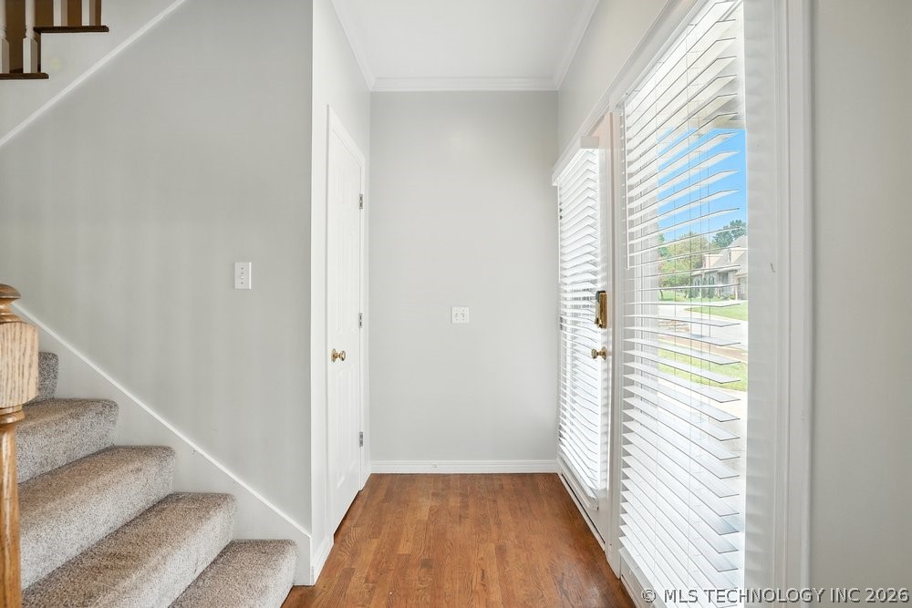 7646 S Fulton Avenue Property Photo 12