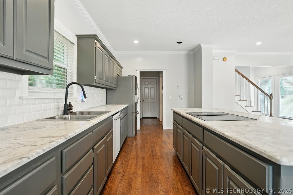 7646 S Fulton Avenue Property Photo 26