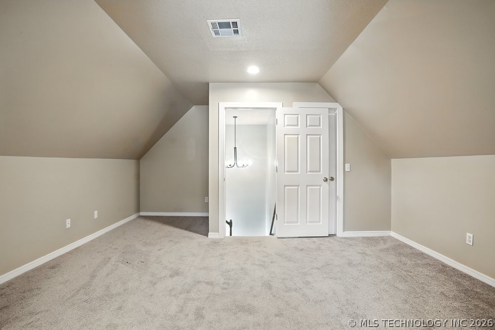 7646 S Fulton Avenue Property Photo 32