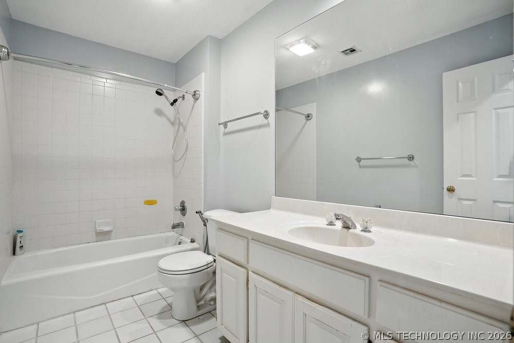 7646 S Fulton Avenue Property Photo 38