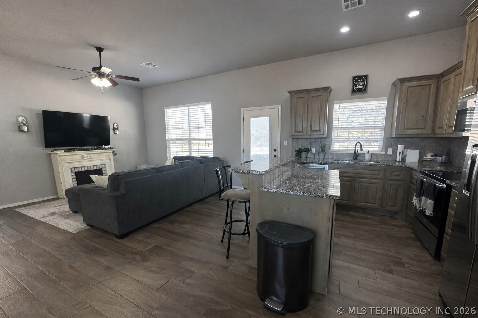 1201 Emily Lane Property Photo 5