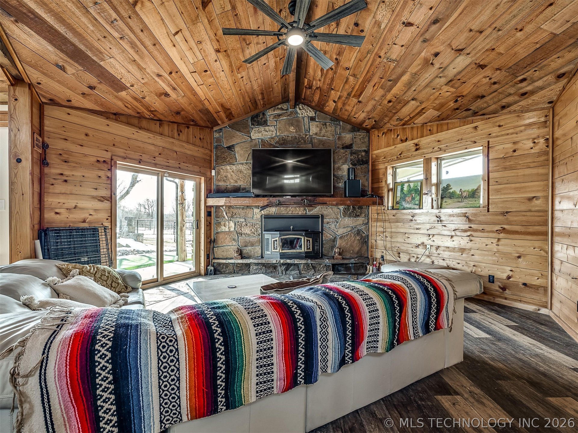 42900 W 11th Street Property Photo 6