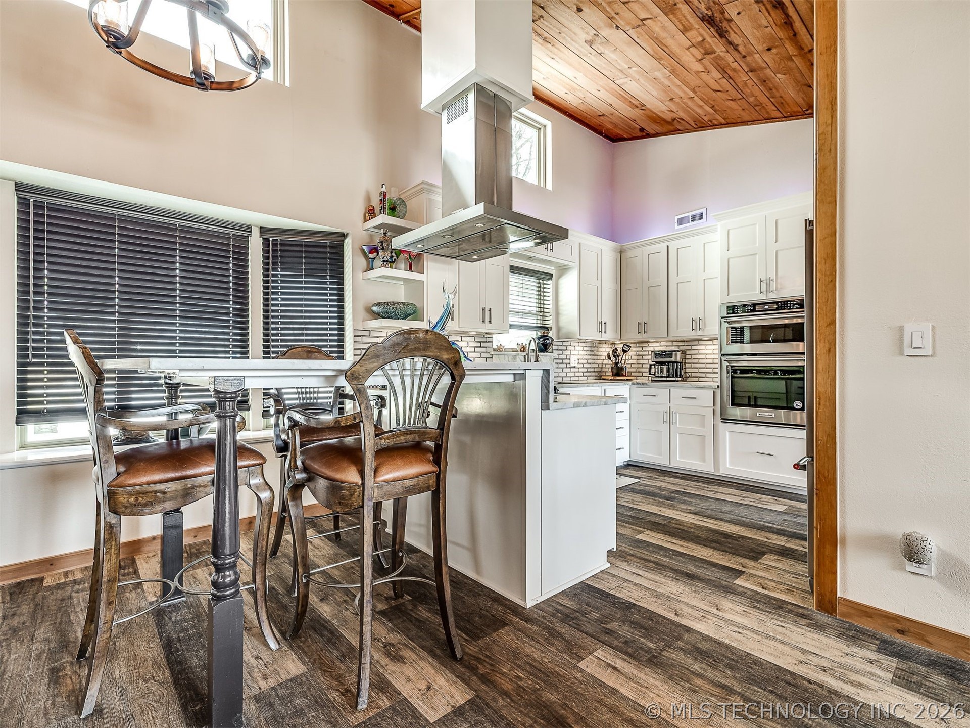 42900 W 11th Street Property Photo 42